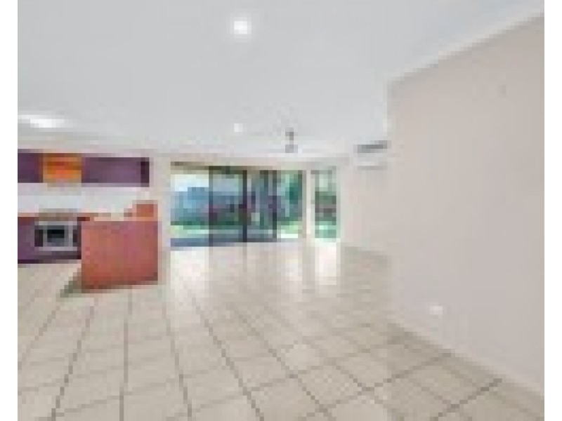 2/8 Windsor Street, Glenella QLD 4740