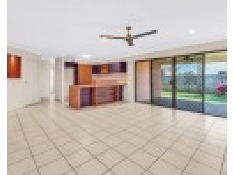 2/8 Windsor Street, Glenella QLD 4740