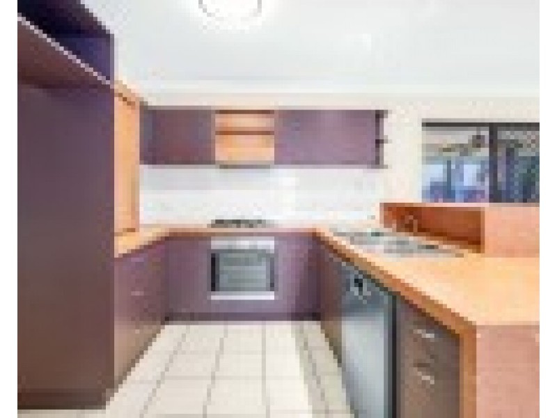 2/8 Windsor Street, Glenella QLD 4740