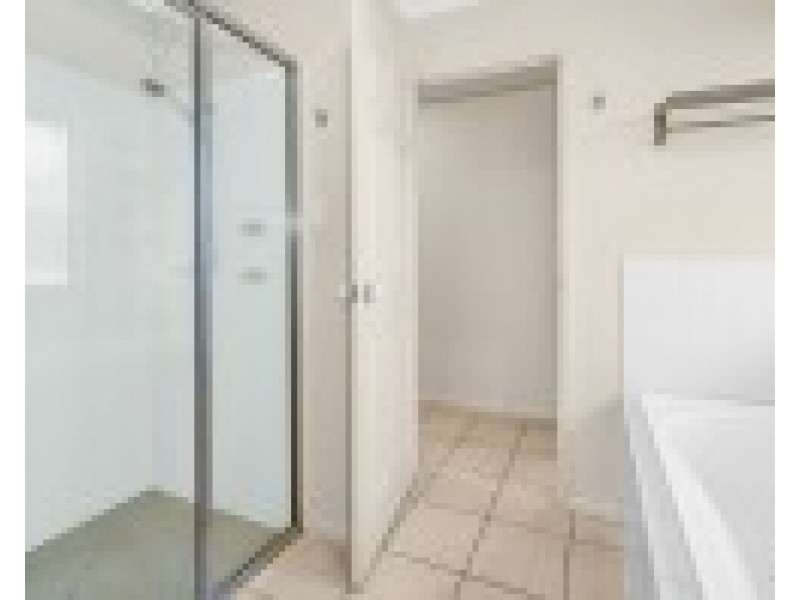 2/8 Windsor Street, Glenella QLD 4740