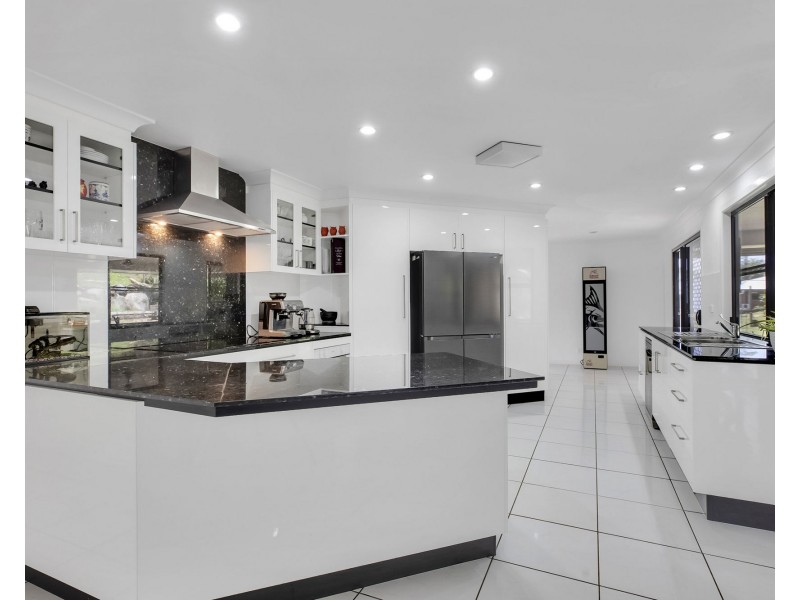 8 Shetland Court, Erakala QLD 4740