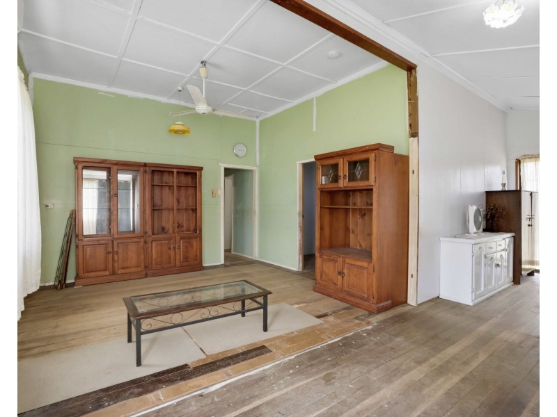 6 Caroline Street, Mirani QLD 4754