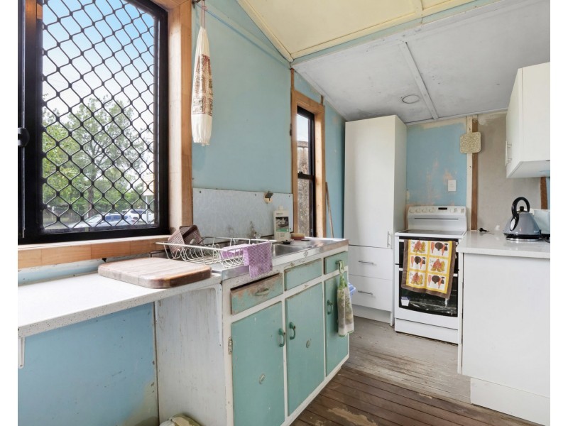6 Caroline Street, Mirani QLD 4754