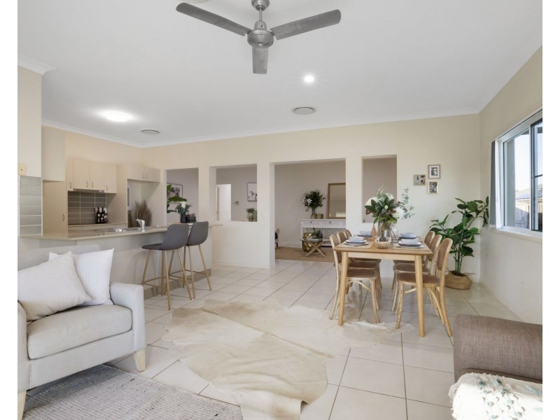 37 Coogee Terrace, Blacks Beach QLD 4740