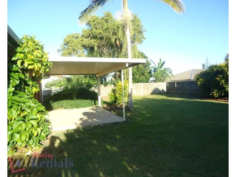 11 Holmes  Drive, Beaconsfield QLD 4740