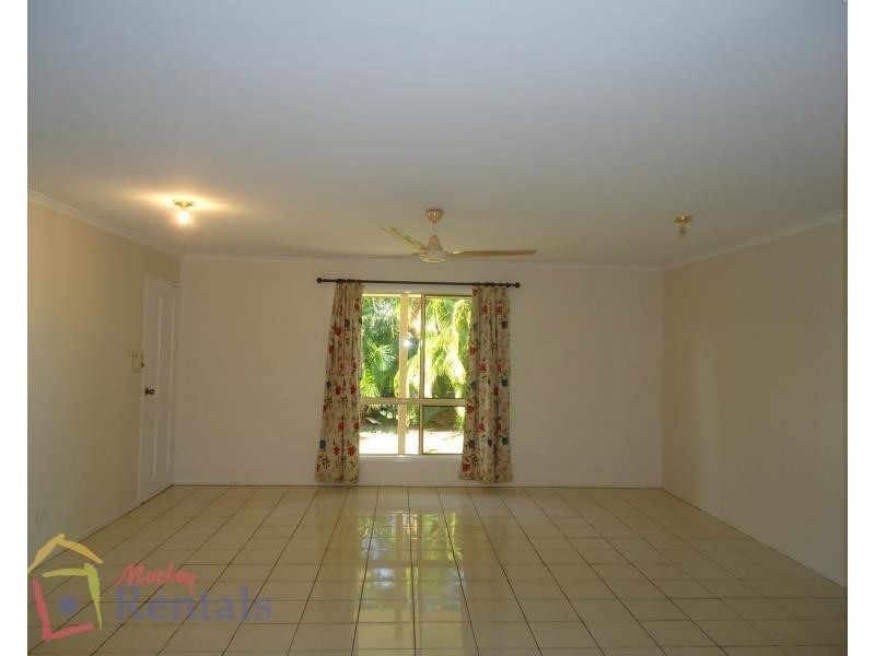 11 Holmes  Drive, Beaconsfield QLD 4740