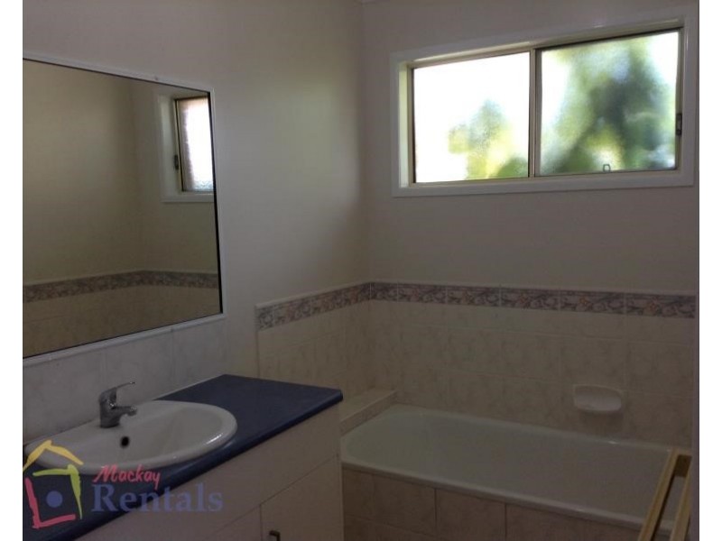 11 Holmes  Drive, Beaconsfield QLD 4740