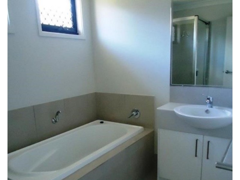 2H Mansfield Drive, Beaconsfield QLD 4740