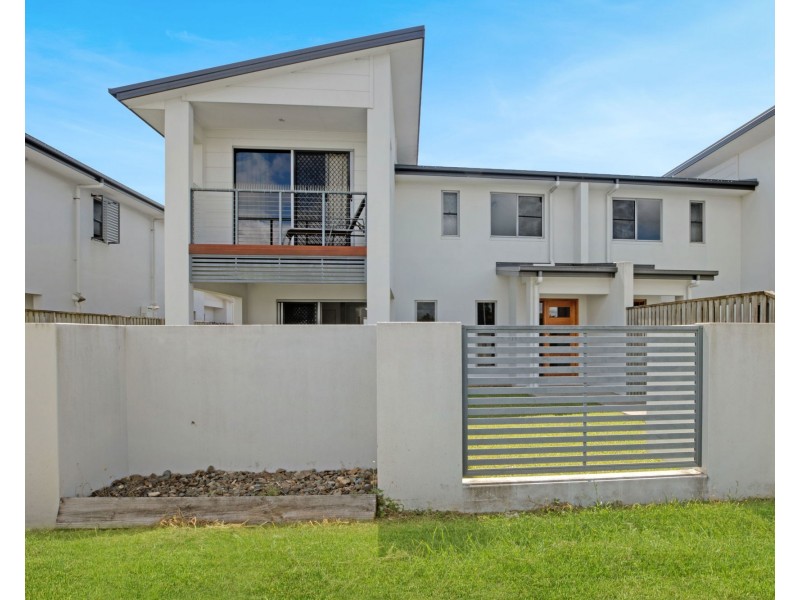 12 Surrey Court, Ooralea QLD 4740