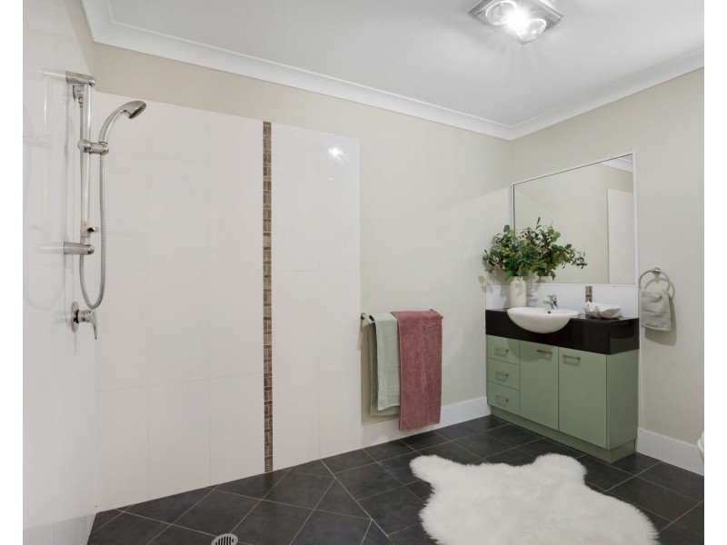 8 Monash Way, Ooralea QLD 4740