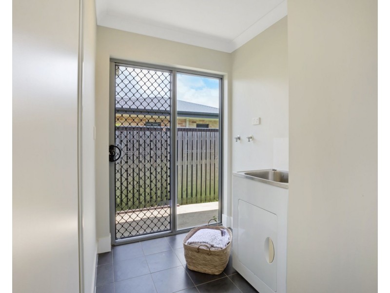 8 Monash Way, Ooralea QLD 4740