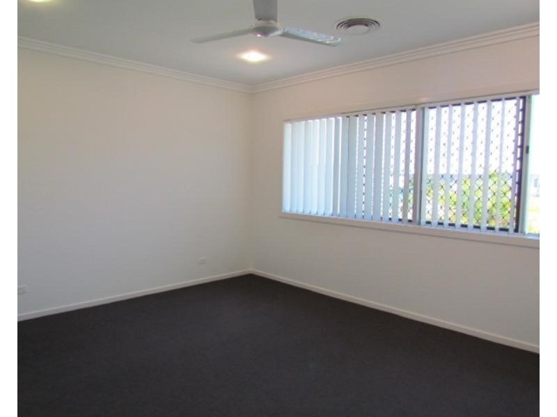 6 Douglas Crescent, Rural View QLD 4740