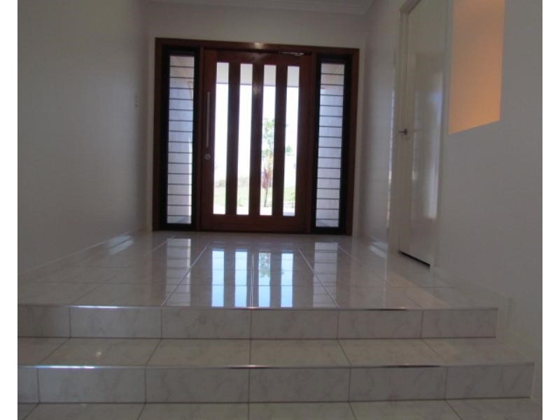 6 Douglas Crescent, Rural View QLD 4740