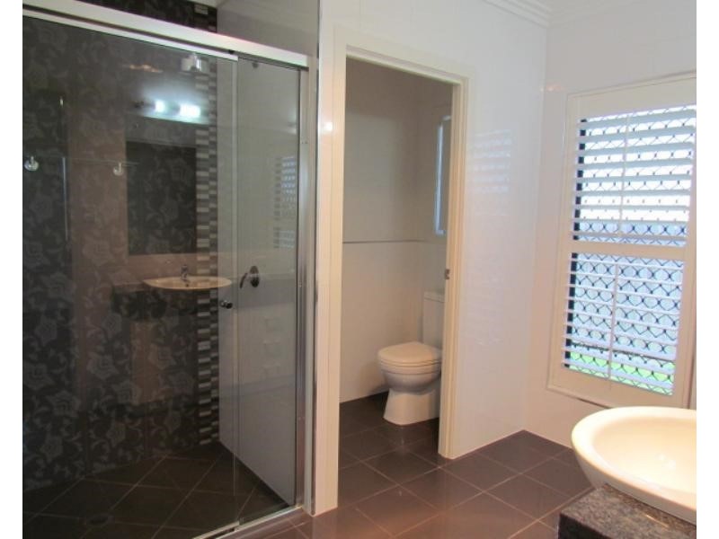 6 Douglas Crescent, Rural View QLD 4740