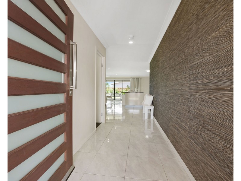 1 Surrey Court, Ooralea QLD 4740