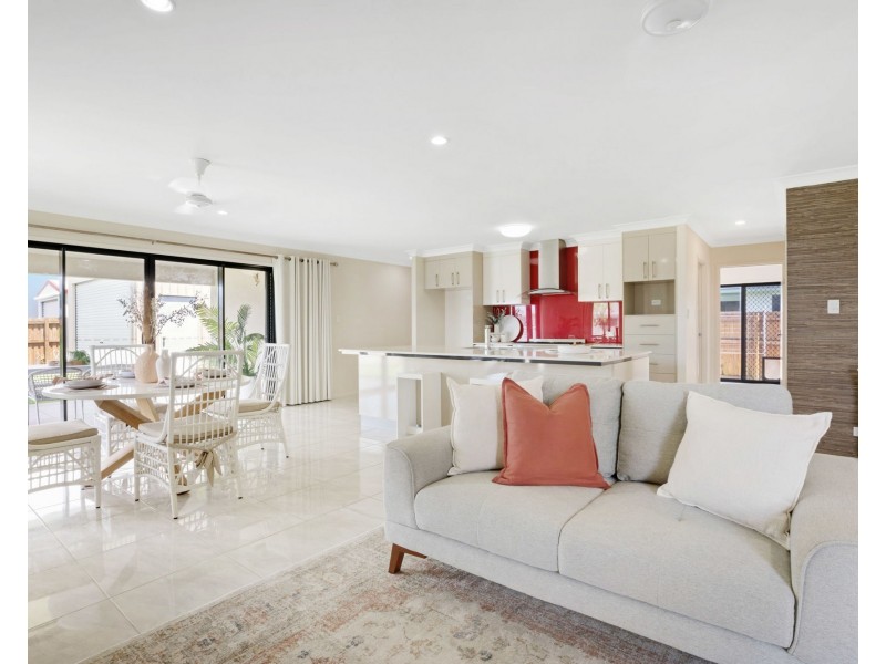 1 Surrey Court, Ooralea QLD 4740