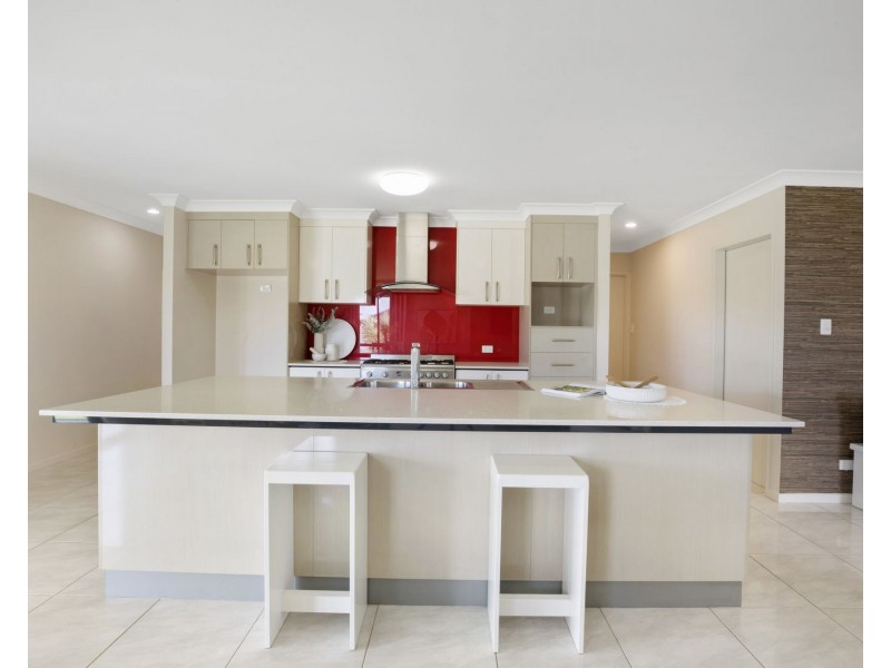 1 Surrey Court, Ooralea QLD 4740