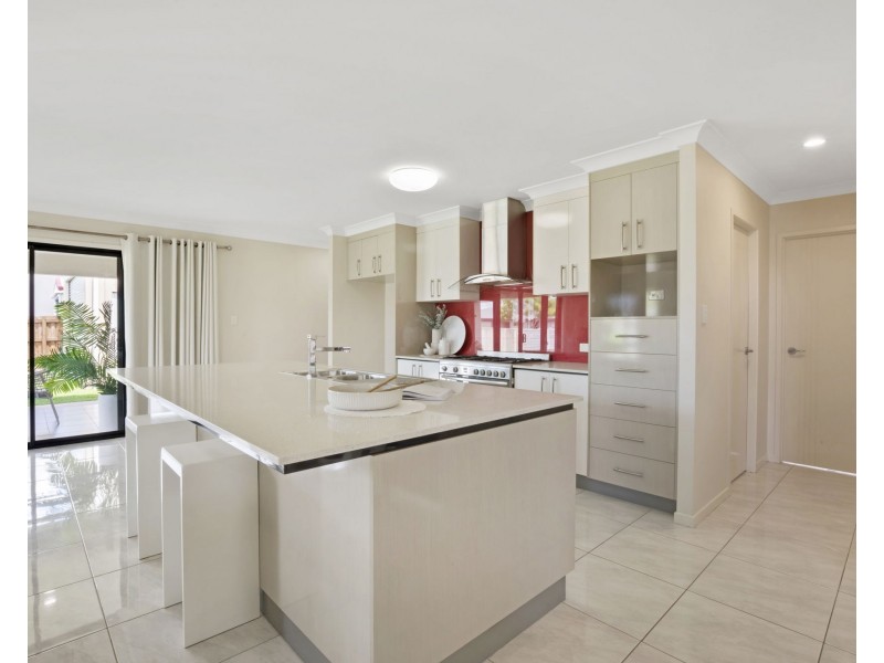 1 Surrey Court, Ooralea QLD 4740