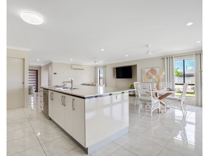 1 Surrey Court, Ooralea QLD 4740