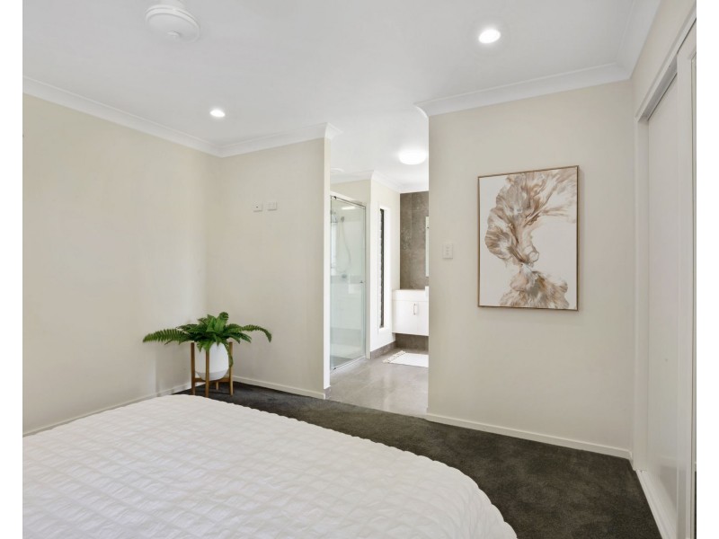 1 Surrey Court, Ooralea QLD 4740