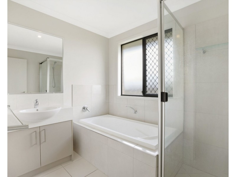 4 Michelle Place, Mirani QLD 4754