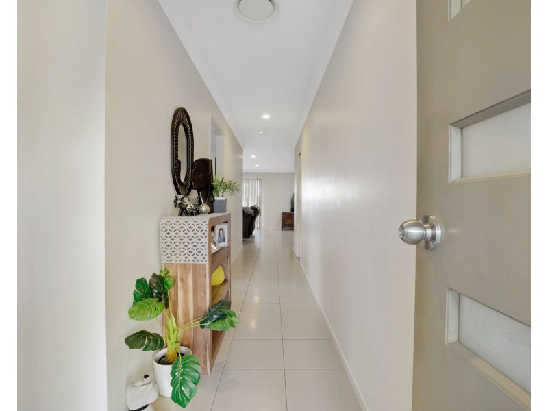 31 Dobinson Street, Bucasia QLD 4750