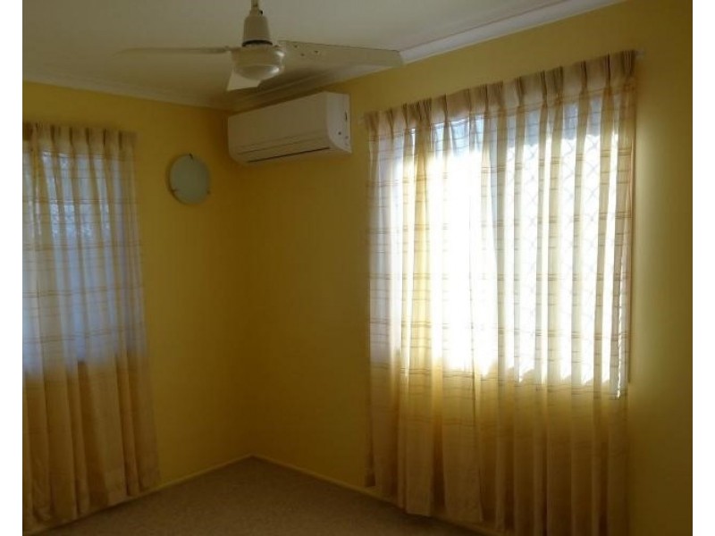 2/13 Michael Moohin Drive, Slade Point QLD 4740