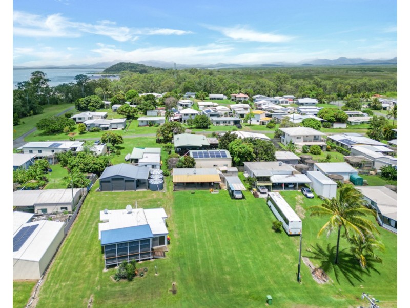 5 Dewar Street, St Helens Beach QLD 4798