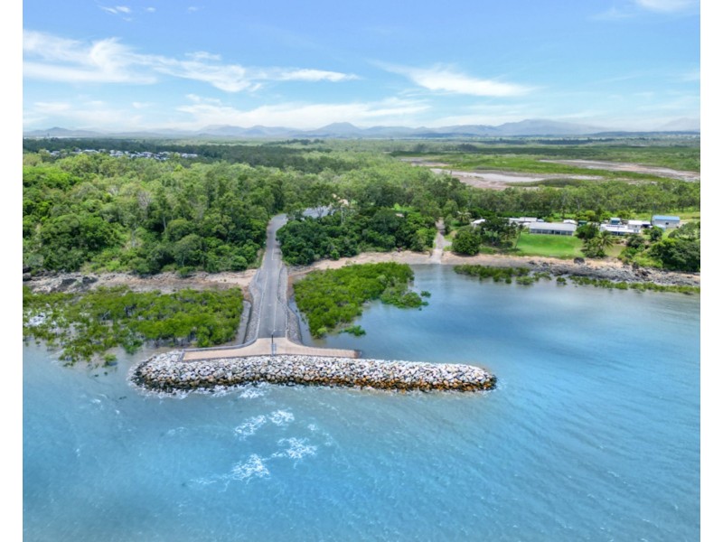 5 Dewar Street, St Helens Beach QLD 4798