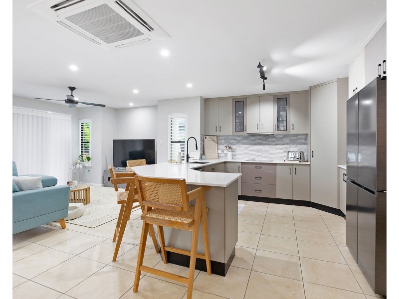 6 Seaspray Close, Shoal Point QLD 4750