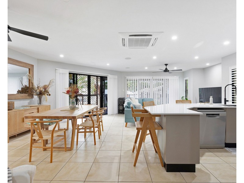 6 Seaspray Close, Shoal Point QLD 4750