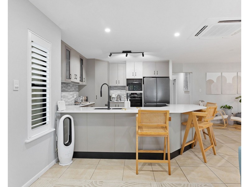 6 Seaspray Close, Shoal Point QLD 4750