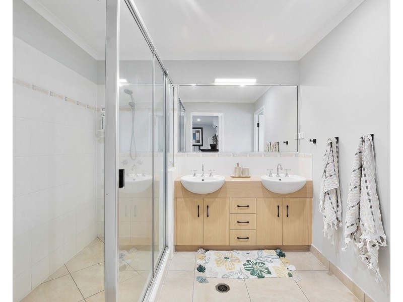 6 Seaspray Close, Shoal Point QLD 4750