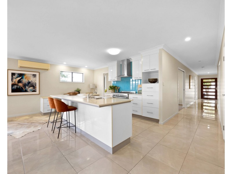 14 Mcilwraith Way, Rural View QLD 4740