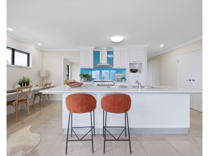 14 Mcilwraith Way, Rural View QLD 4740