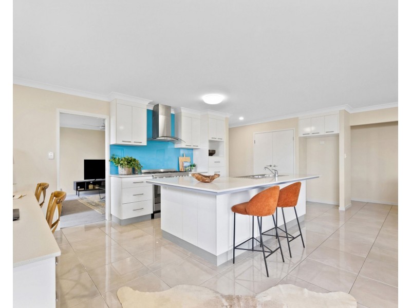 14 Mcilwraith Way, Rural View QLD 4740