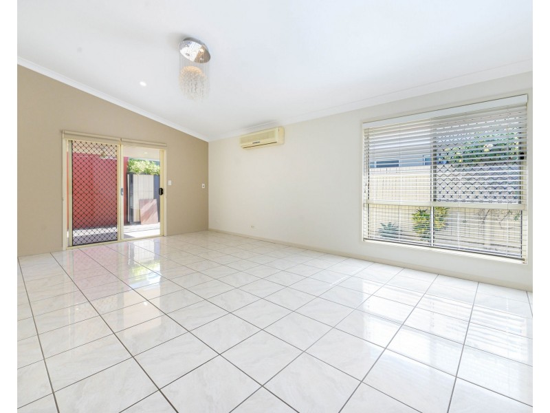 1 Angelina Avenue, Glenella QLD 4740