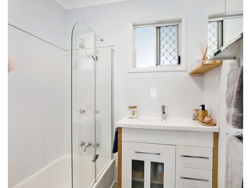 2 Nicole Court, Andergrove QLD 4740