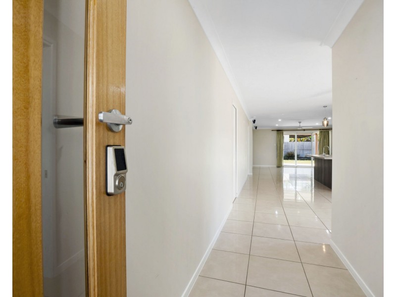 10 Jennifer Court, Bucasia QLD 4750