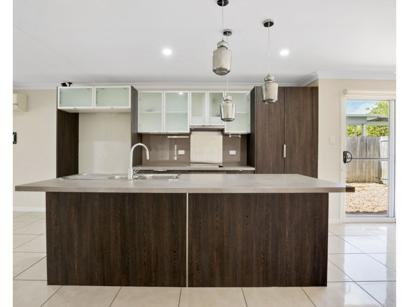 10 Jennifer Court, Bucasia QLD 4750