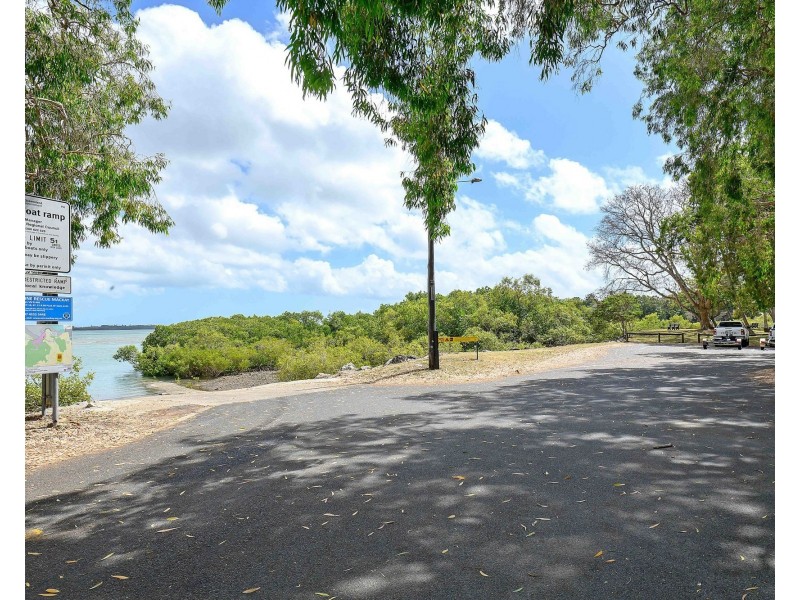 64 Mango Avenue, Eimeo QLD 4740