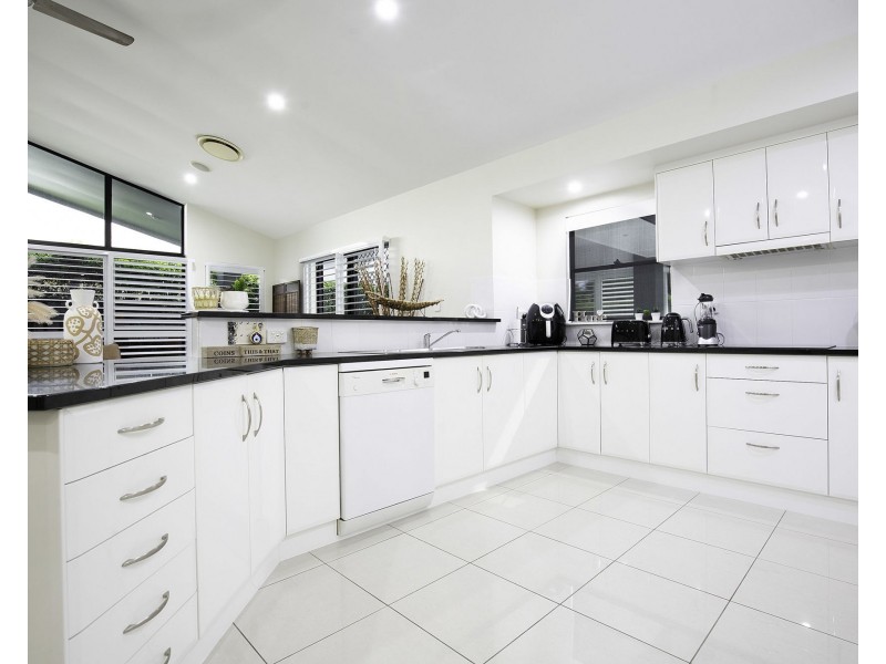 6 Victor Avenue, Glenella QLD 4740