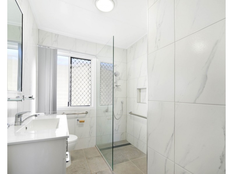 33 Range Road, Sarina QLD 4737