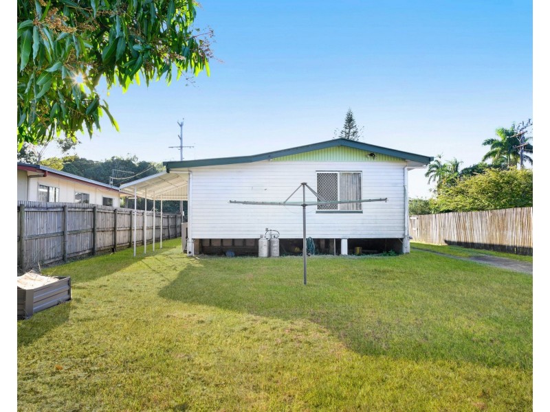 33 Range Road, Sarina QLD 4737