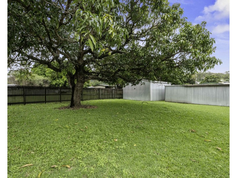 33 Range Road, Sarina QLD 4737