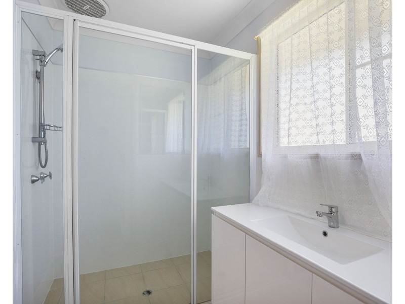 27 Grevillea Drive, Glenella QLD 4740