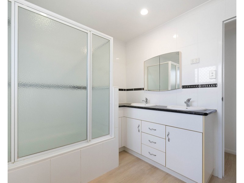 12 Flors Ave, Mount Pleasant QLD 4740