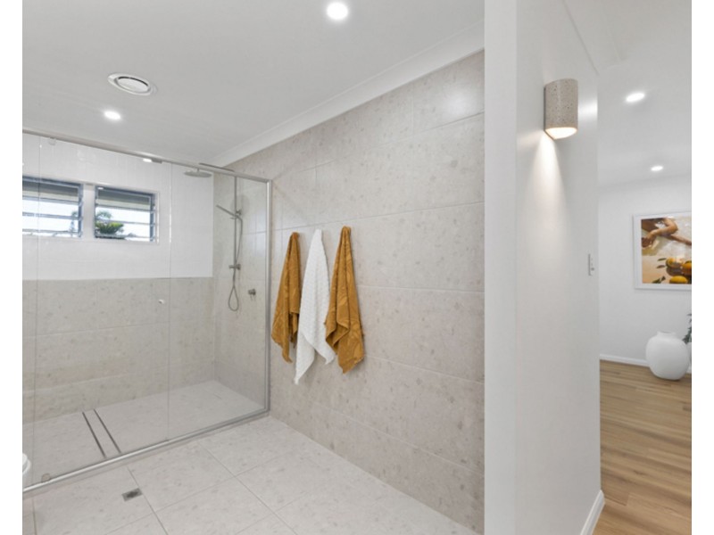 28 Pacific Esplanade, Slade Point QLD 4740