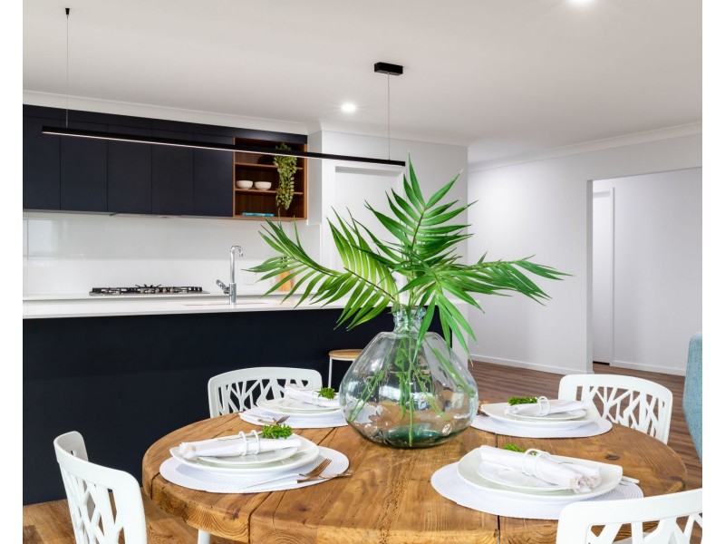 27 Williamtown Court, Rural View QLD 4740