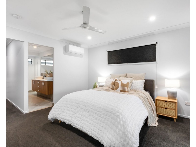 27 Williamtown Court, Rural View QLD 4740